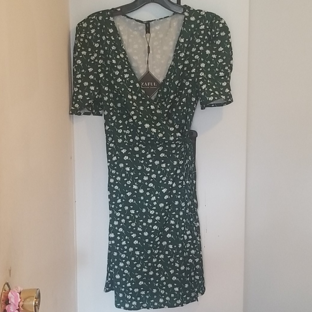 Mini wrap dress. Dark green with white flowers.